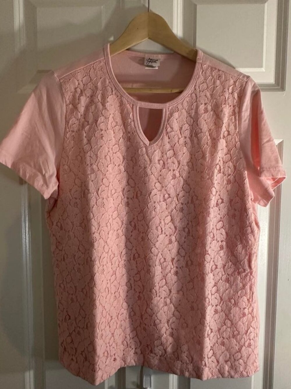 Artisan De Luxe Blush Pink Lace Overlay Keyhole Top - Size M